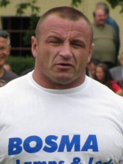 Марцюш Пудзяновський під час змагання зі стронгмену 2009 року