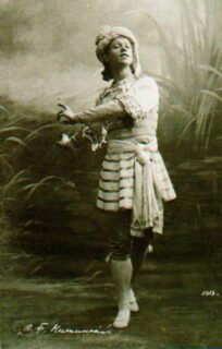 Васлав Ніжинський у ролі бога вітру Ваю, 1909