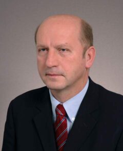 Макієй Пляжинський у офісі Сенату, 2005 рік